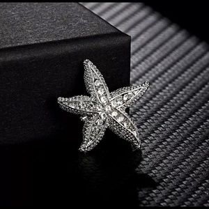 Women’s silver starfish pin brooch Elegant NEW 🌻